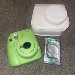 POLAROID CAMERA BUNDLE
